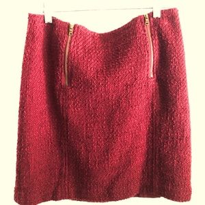 Tweed skirt with gold zippers